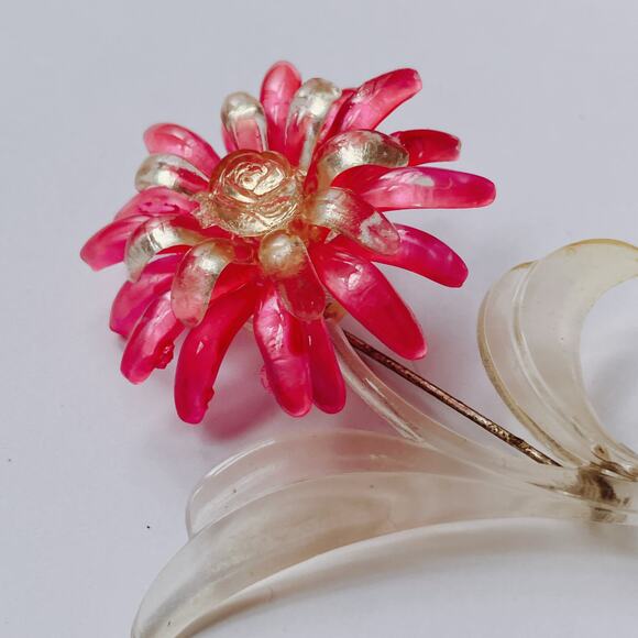 VTG 40s Brooch Pink Lucite Flower C Clasp Molded Retro Mid Century Pin - Picture 4 of 9